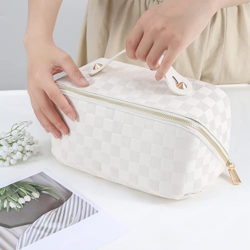 ALEXTINA Travel Makeup Bag, Large Capacity Cosmetic Bag for Women, Open Flat Make up Bag, Waterproof PU Leather Checkered Makeup Organizer Bag with Collapsible Handle,Toiletry Bag for Cosmetics, White