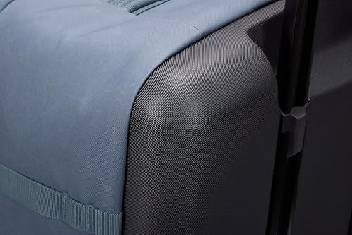 Thule Aion 70cm Wheeled Duffel - Wet/Dirty storage pocket - Smooth rolling wheels - Interior compression straps - Lockable exterior zippers - 100% recycled PFC-free waxed canvas fabric