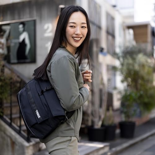 Thule Paramount 14L Crossbody Bag - Crossbody Bag for Women and Men - Padded Laptop Sleeve fits 14" Laptop or Tablet