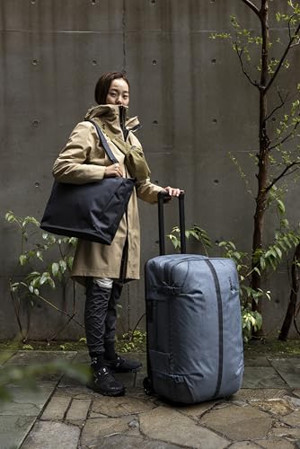 Thule Aion 70cm Wheeled Duffel - Wet/Dirty storage pocket - Smooth rolling wheels - Interior compression straps - Lockable exterior zippers - 100% recycled PFC-free waxed canvas fabric