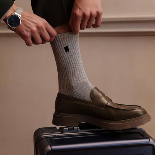 LEVEL8 Zipperless Carry On Luggage with Mens Work Crew Socks