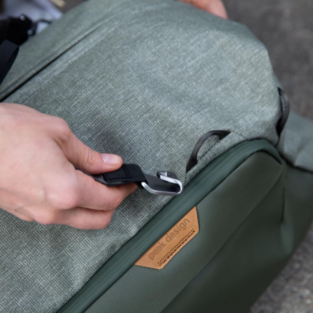 Peak Design Travel Duffel 35L, Sage, Extra-Wide Single Zip Access, Weatherproof Shell, 4 External Pockets, Fits Packing Cubes & Camera Cubes, Ideal for Weekend Trips, Versatile Duffel Bag for Travel