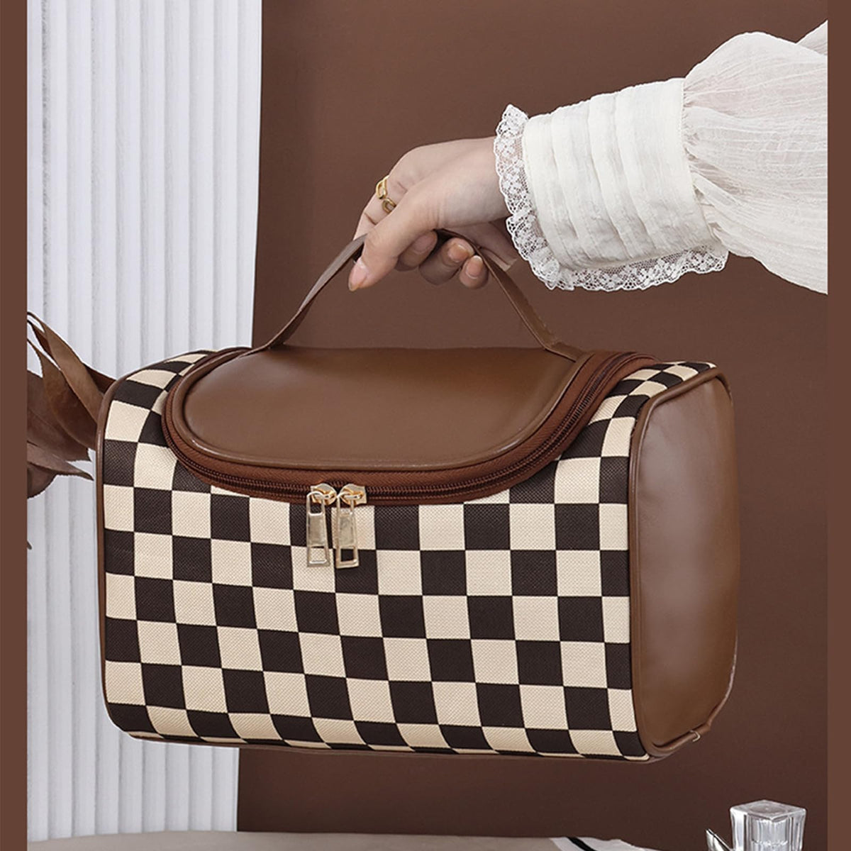 FEEZUSH Makeup Bag, Travel Portable Checkered Pattern Cosmetics Skincare Storage Bag (Brown)