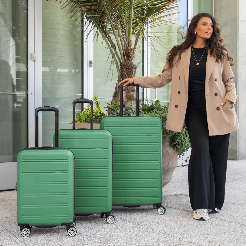 Travel Select Snowcreek Hardside Expandable Spinner Luggage w/USB Port, Green, 21-Inch Carry-on