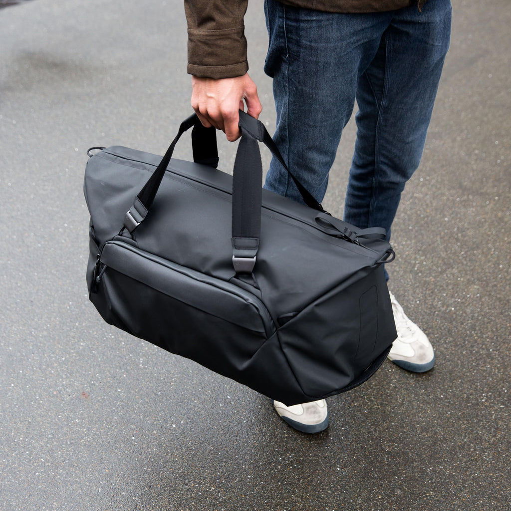 Peak Design Travel Duffel 35L, Black, Extra-Wide Single Zip Access, Weatherproof Shell, 4 External Pockets, Fits Packing Cubes & Camera Cubes, Ideal for Weekend Trips, Versatile Duffel Bag for Travel