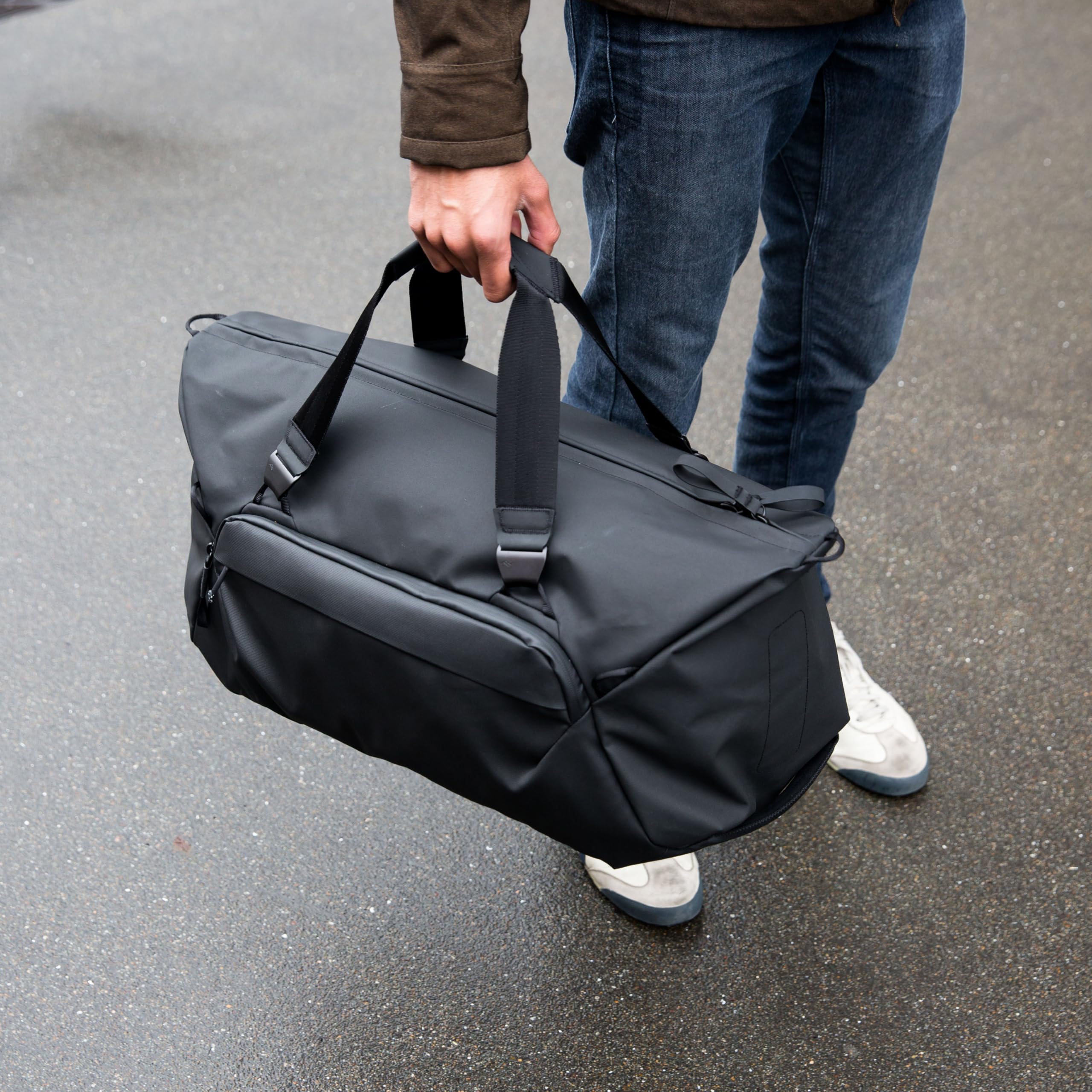 Peak Design Travel Duffel 35L, Black, Extra-Wide Single Zip Access, Weatherproof Shell, 4 External Pockets, Fits Packing Cubes & Camera Cubes, Ideal for Weekend Trips, Versatile Duffel Bag for Travel
