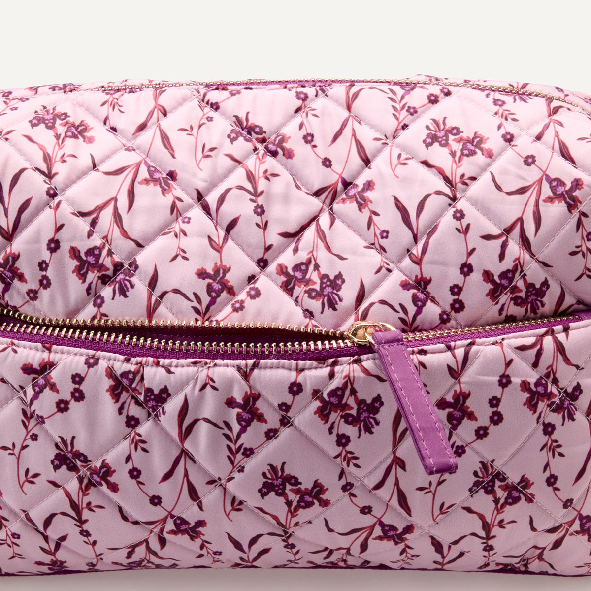 Amazon Essentials Women's Quilted Travel Makeup Bag with Mesh Compartments