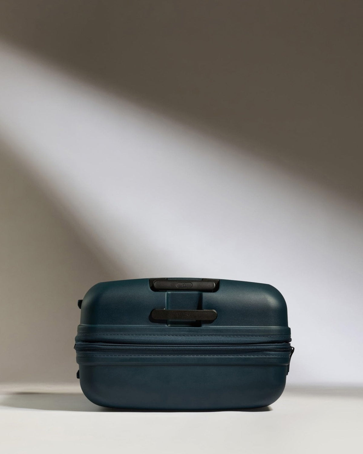 ANTLER - Single Stripe Hardside Luggage 32 Inch Large Suitcase - Durable, Lightweight & Expandable, 4 Spinner Wheels - Adjustable Handle, TSA Lock - Indigo