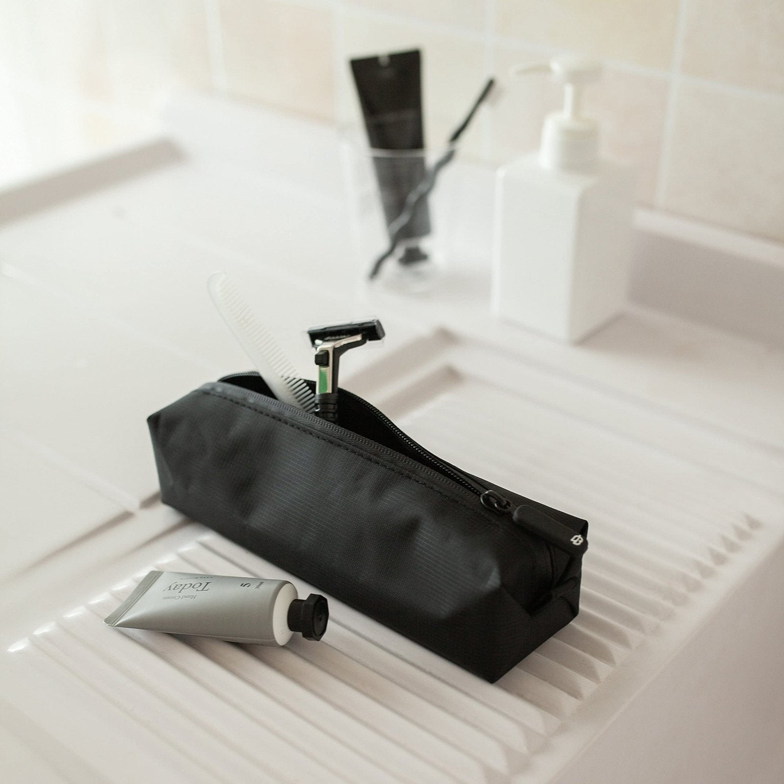 Comfyable Small Toiletry Bag for Men, Slim Mini Toothbrush Case, Mini Dopp Kit Bag for Electronics, Tech, Gym, Water - Resistant Essentials Pouch, Green