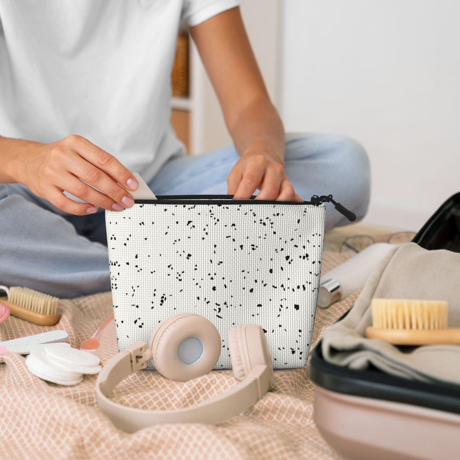 Ghjkfbf Black White Speck Print Single Layer Fake Hemp Makeup Bag Zipper Toiletry Bag Zipper Accessories