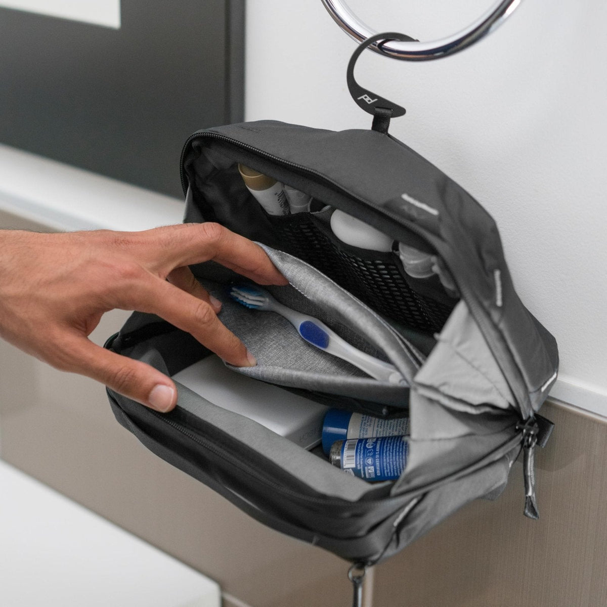 Peak Design Wash Pouch, Black, Weatherproof Travel Toiletry Bag, Upright or Hanging Dopp Kit with Pockets, Magnetic Toothbrush Pocket, Wide UltraZip Opening, Toiletry Bag for Men and Women