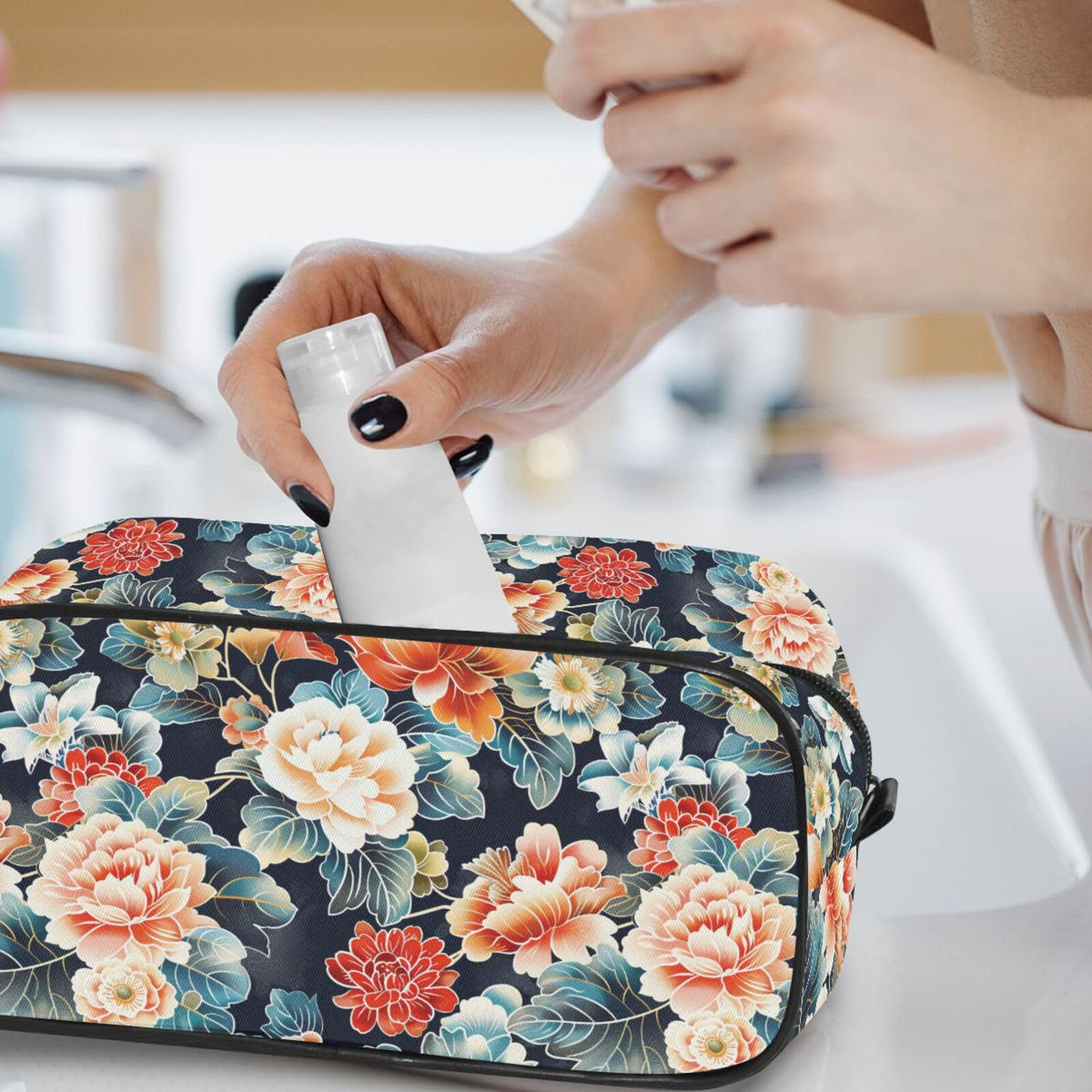tplaotee Japanese Water Lily Bloom Portable Makeup Bag with hanging hook Portable Cosmetic Travel Bags For Women Travel - Size Accessories