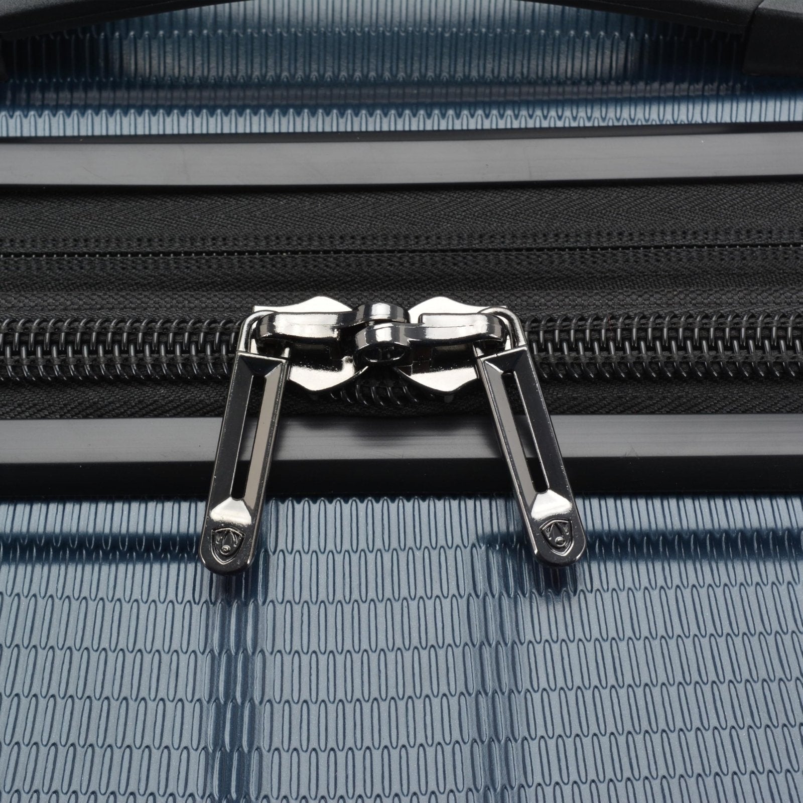 Traveler's Choice New London II Hardside Expandable Spinner Luggage, Navy, Carry - on 22 - Inch