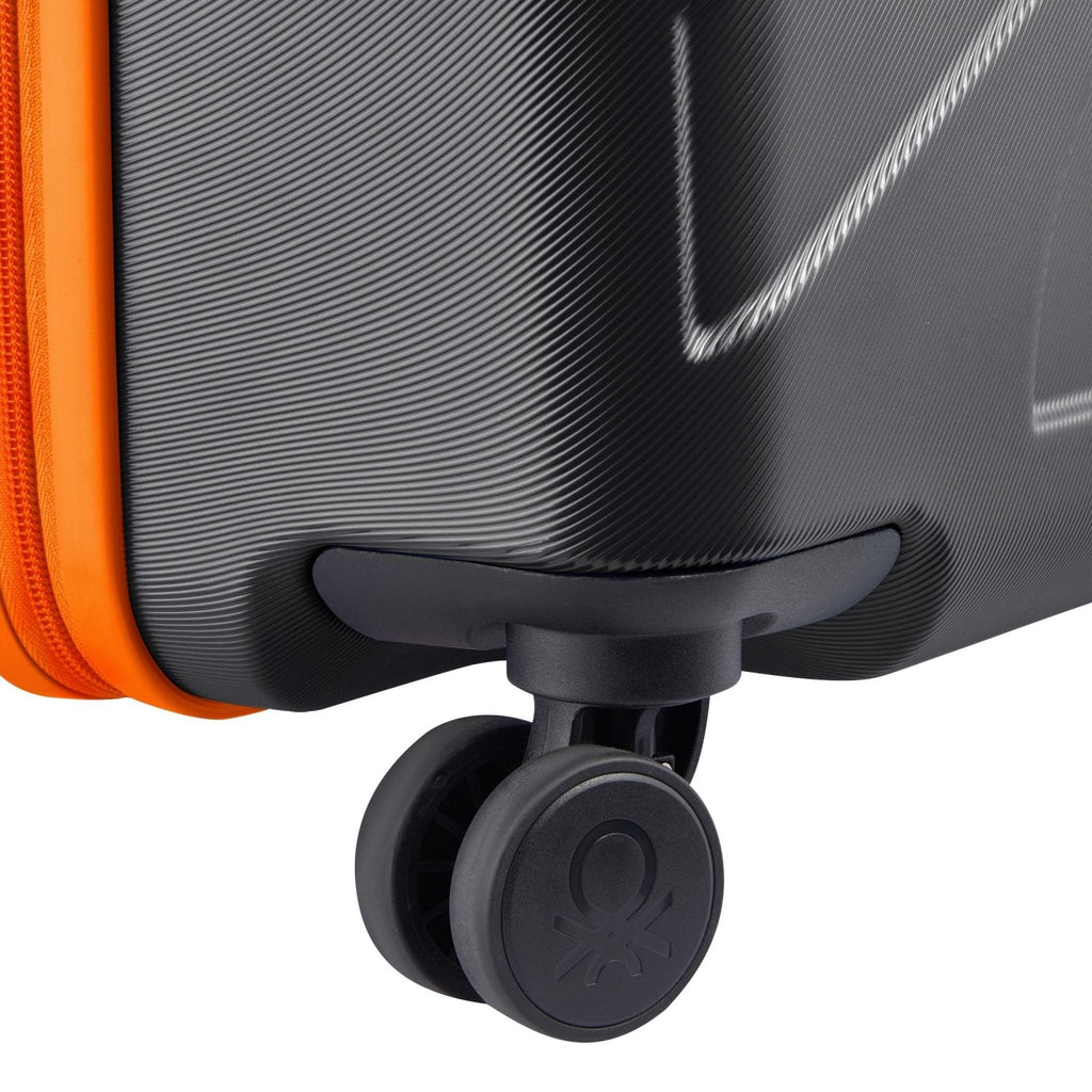 United Colors of Benetton Fabrica Hardside Luggage with Spinner Wheels, Black, Checked - Medium 23 Inch