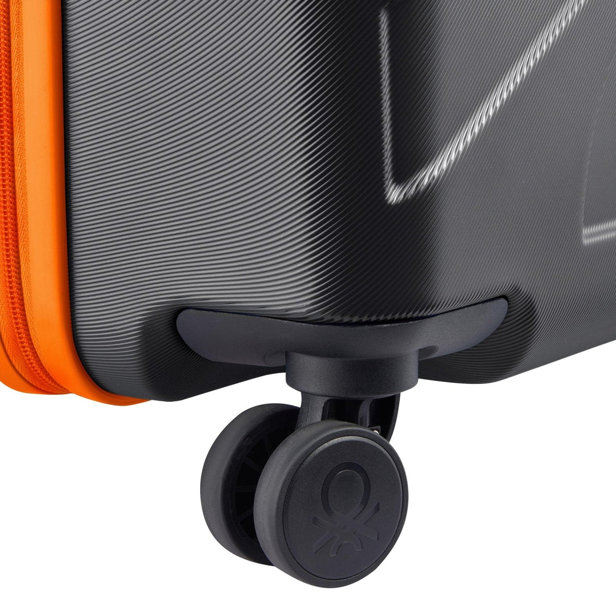 United Colors of Benetton Fabrica Hardside Luggage with Spinner Wheels, Black, Checked - Medium 23 Inch