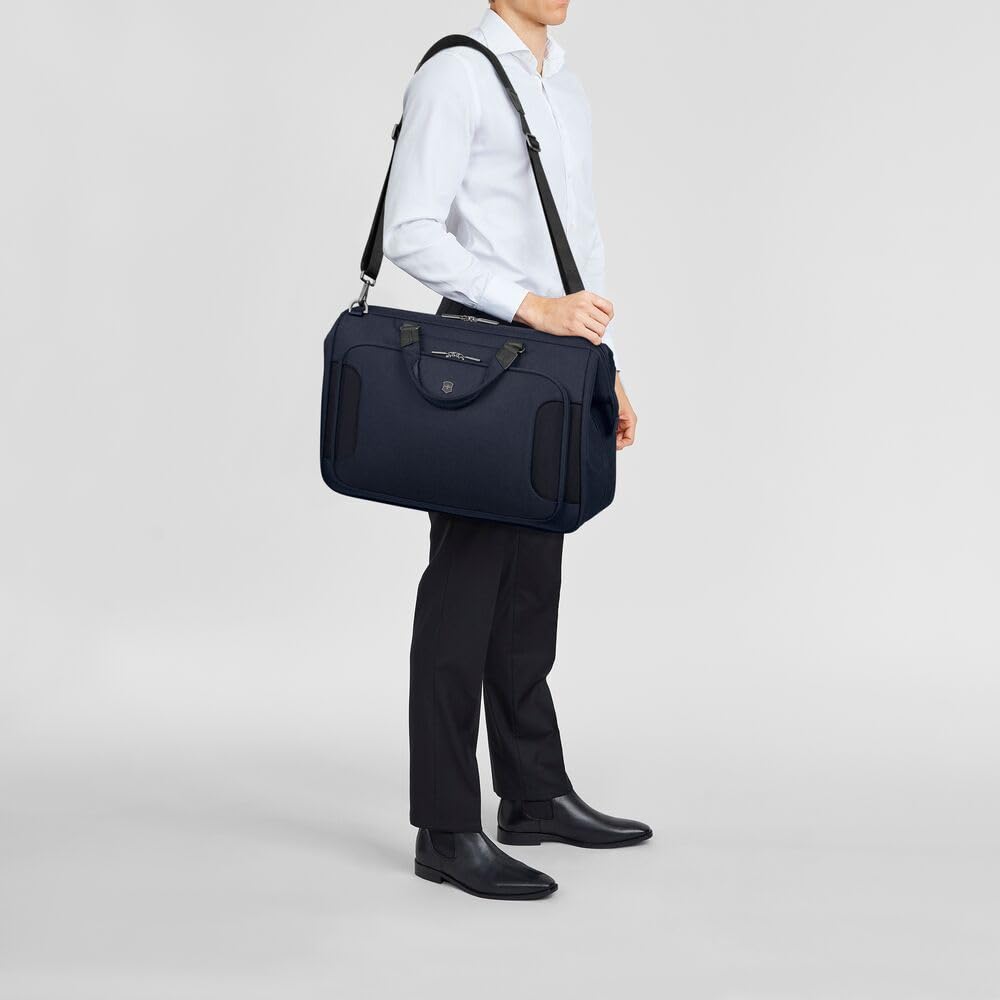 Victorinox Werks Traveler 7.0, Weekender, Bag with 14'' Laptop and 11'' Tablet Compartment, Navy Blue